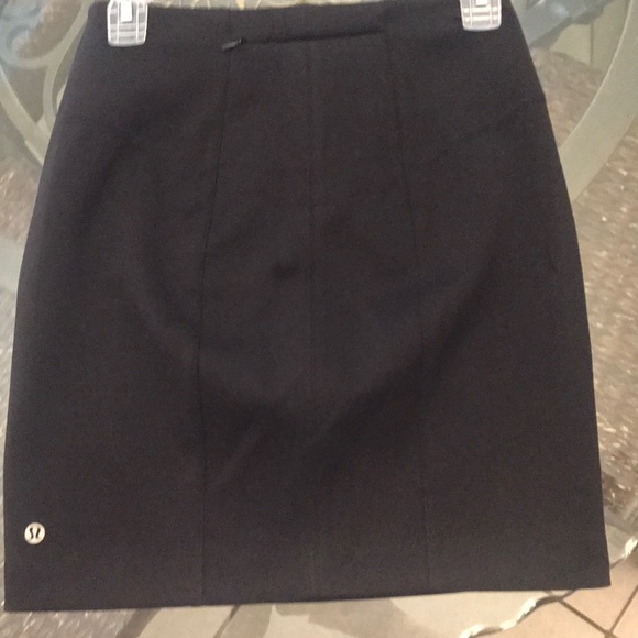 Black Lululemon pencil Skirt Size 6